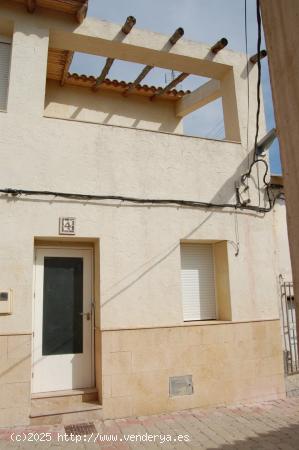 SE VENDE CASA CON TERRENO RESTAURADA EN CAMPOS DEL RIO - MURCIA