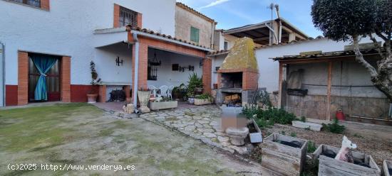 Venta de casa con jardín en Lucena de Jalón - ZARAGOZA