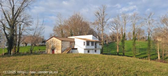 Amplia finca con varias edificaciones - CANTABRIA