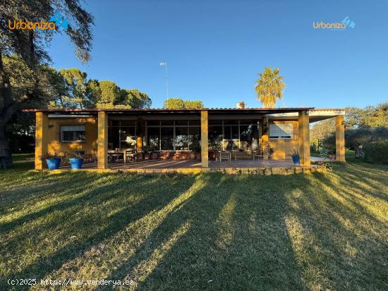 Chalet en parcela de 7.500 m² en Carretera de Sevilla (Badajoz). Todo Registrado. Financiable - BAD