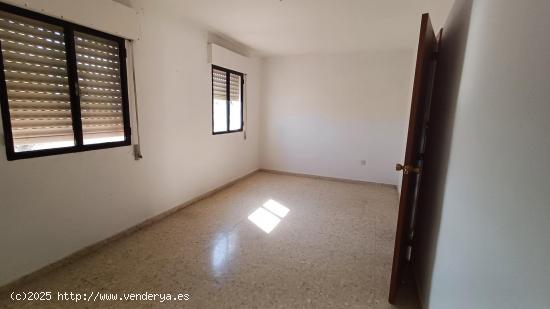 VENTA CASA ADOSADA EN VILLAFRANCA DE LSO BARROS - BADAJOZ