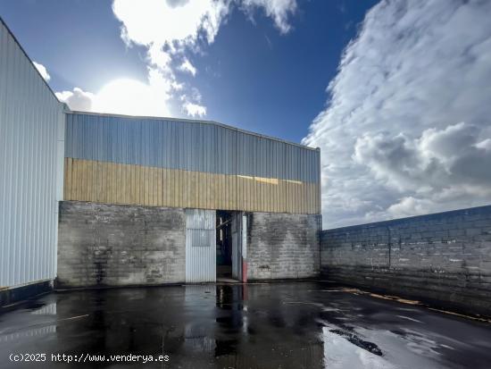 Nave con aparcamiento y grúa de 5 toneladas en Narón, polígono de Río do Pozo - A CORUÑA