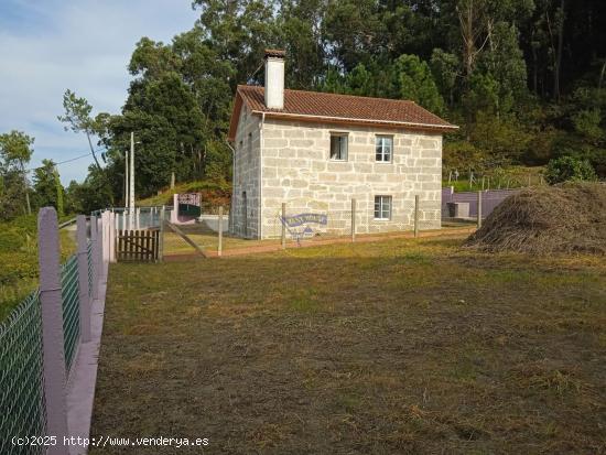 Casa rústica de piedra con terreno de 937 m² - PONTEVEDRA