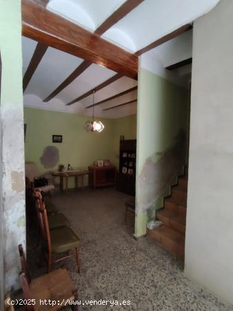 Gran casa en Pedralba para reformar con muchas posibilidades - VALENCIA