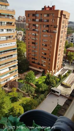 Fabuloso Dormitorio tipo Estudio. SOLO CHICA.  Tiempo Determinado. - MADRID