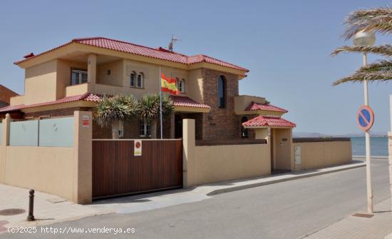 EXCELENTE CASA/CHALET EN PRIMERA LINEA DE  PLAYA DEL ***MAR MENOR***, ESPETACULARES VISTAS. - MURCIA