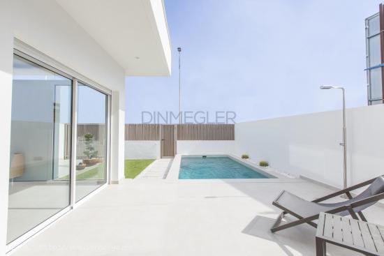 Bungalows de Obra Nueva con Piscina Privada en Santiago de la Ribera - MURCIA