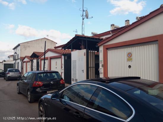 Venta de Adosado en Los Santos de Maimona, Badajoz - BADAJOZ