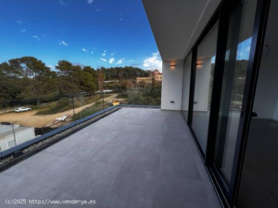 Obra nueva en Bellaterra – Piso exterior con terraza, jardín y piscina - BARCELONA