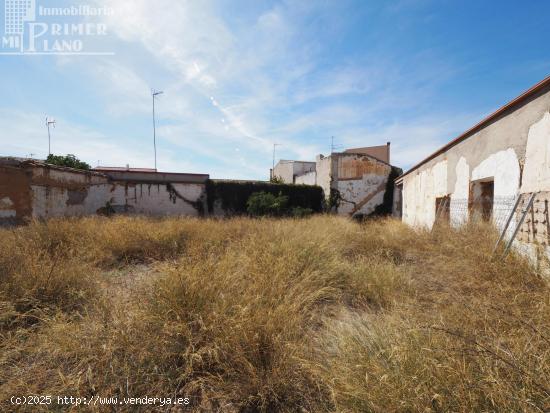 Se vende solar con 313 metros cuadrados con 32 metros de fachada en esquina - CIUDAD REAL