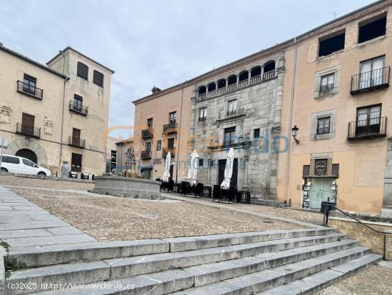 EXCLUSIVO EDIFICIO en VENTA en la PLAZA SAN MARTÍN (CASCO ANTIGUO) de SEGOVIA - SEGOVIA