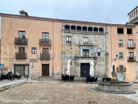 EXCLUSIVO EDIFICIO en VENTA en la PLAZA SAN MARTÍN (CASCO ANTIGUO) de SEGOVIA - SEGOVIA