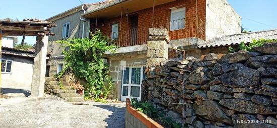 DOS CASAS de piedra, con patio. Zona XINZO DE LIMIA. - ORENSE