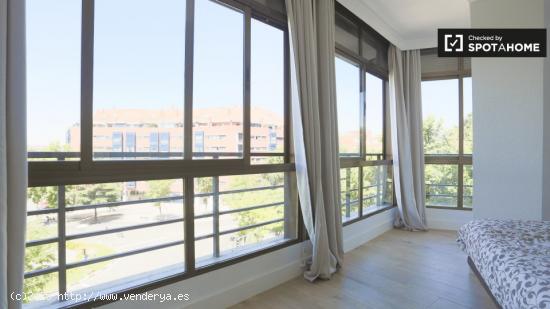 Habitación con vistas increíbles en alquiler en un apartamento de 8 dormitorios en Pirámides - MA