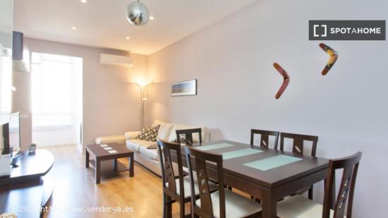 Apartamento de dos habitaciones dobles cerca de la Sagrada Familia - BARCELONA