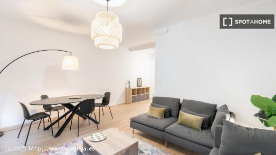 Precioso apartamento amueblado cerca de la estación de &quot Putxet&quot . - BARCELONA