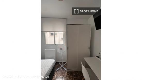 Se alquila habitación en piso compartido en Valencia - VALENCIA