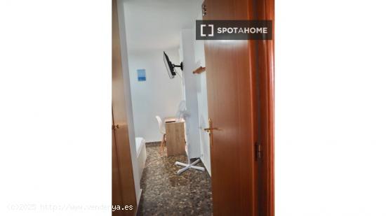 Se alquila habitación en piso compartido en Valencia - VALENCIA