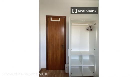 Habitación en piso compartido en barcelona. - BARCELONA