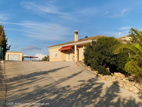 Este chalet tiene algo realmente especial (y no es broma) - MURCIA