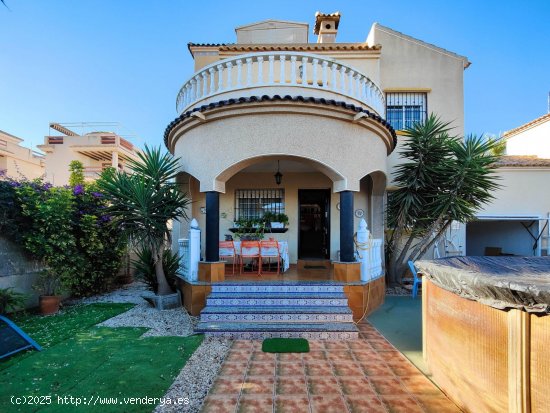 Villa en venta en Orihuela (Alicante)