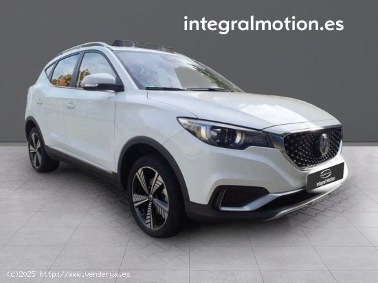 MG ZS EV Luxury Hybrid - TRANSITO