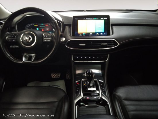 MG eHS Luxury PHEV - 