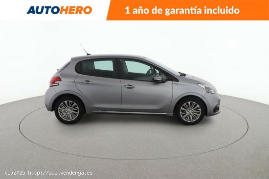 Peugeot 208 1.2 PureTech Signature - 