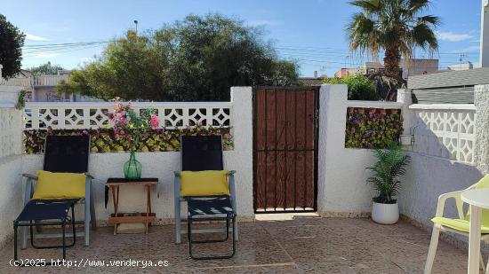  REF.- 75 - Chalet adosado en venta en Urbanización Torreta II - Torrevieja - ALICANTE 