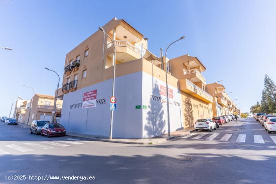  HUERCAL ALMERIA - LOCAL COMERCIAL EN ESQUINA 3 CALLES - 140 M2 - 5,65M ALTURA - CAPACIDAD DOBLAR - A 