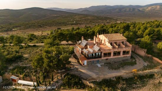 Chalet en plena naturaleza, vistas panorámicas, con Restaurante y Alojamiento Rural Activo - VALENC