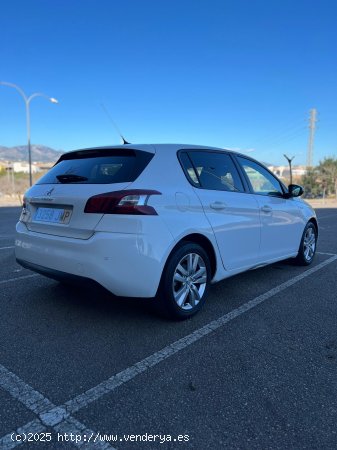 Peugeot 308 5p Style 1.6 BlueHDi 100 - 