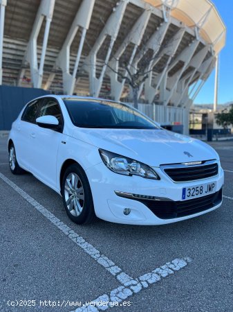 Peugeot 308 5p Style 1.6 BlueHDi 100 - 