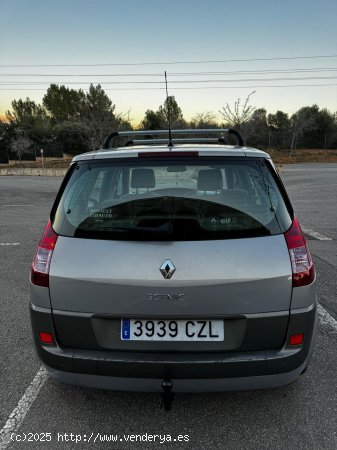 Renault Scénic CONFORT DYNAMIQUE 1.6 16V - 