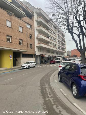  gran plaça aparcament zona sagrada família  Igualada carrer calaf 7 ( 2 plaçés juntes a preu d'u 