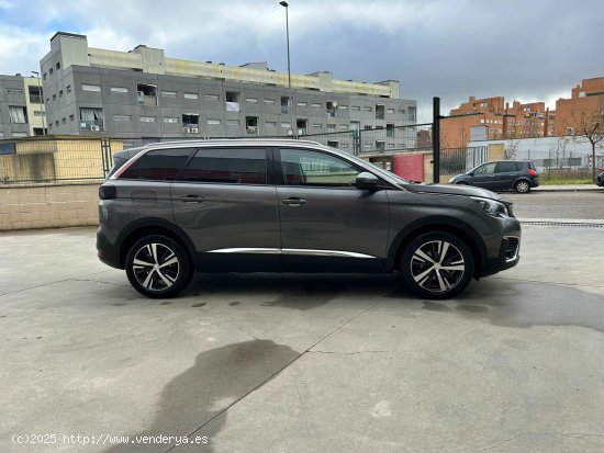 Peugeot 5008 Allure BlueHDi 96kW (130CV) S&S EAT8 - Parla