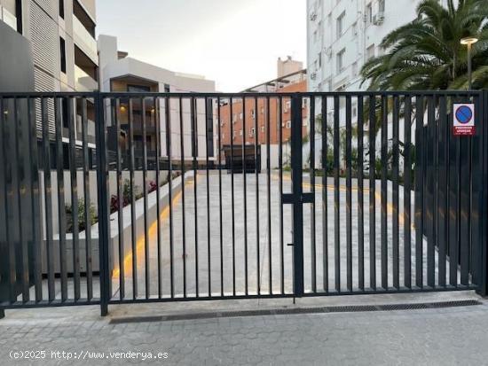 Piso a estrenar, en urbanización con piscina y gimnasio. - SEVILLA