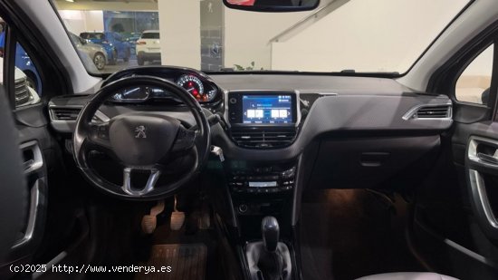 Peugeot 2008   1.2 PureTech 110 S&S Allure - 