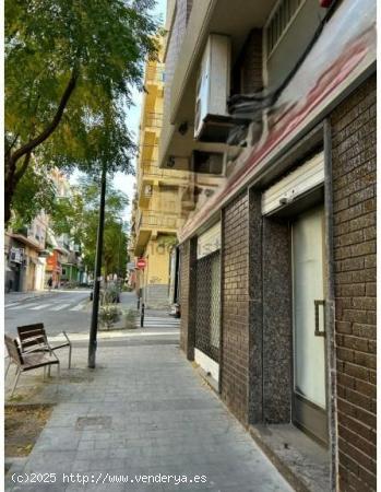 VENTA DE EXCELENTE LOCAL COMERCIAL QUE HACE ESQUINA ZONA ALTOZANO - ALICANTE