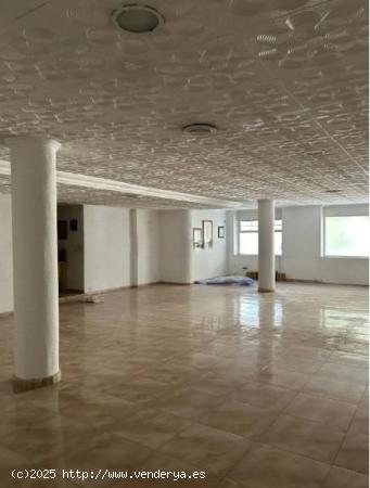 VENTA DE EXCELENTE LOCAL COMERCIAL QUE HACE ESQUINA ZONA ALTOZANO - ALICANTE