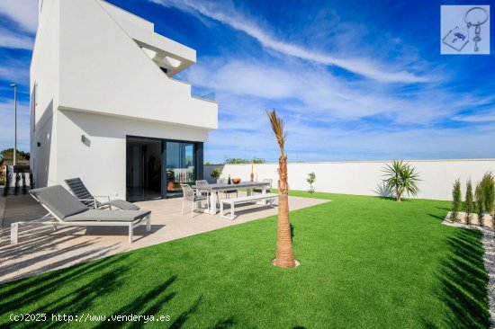 Villa en venta a estrenar en Pilar de la Horadada (Alicante)