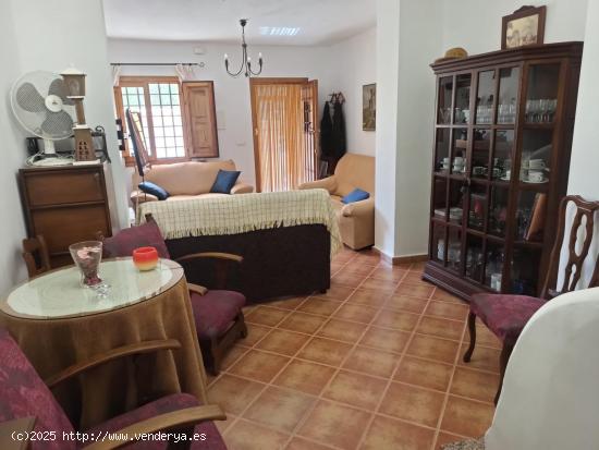 Casa con tres dormitorios y garaje en Doña Inés completamente reformada. - MURCIA