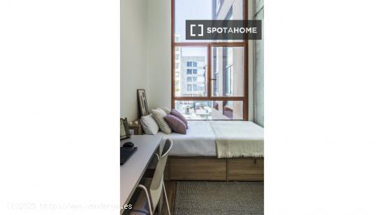 Se alquila habitación en residencia en Barcelona - BARCELONA