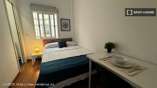 Se alquilan habitaciones en apartamento de 4 dormitorios en Latina - MADRID