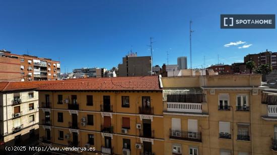 Habitación en piso compartido en madrid. - MADRID