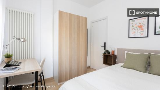 Habitación en piso compartido en barcelona. - BARCELONA