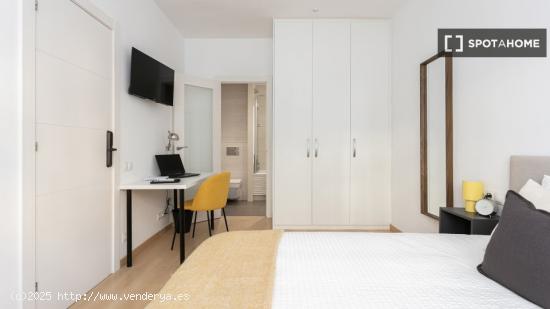 Habitación en piso compartido en barcelona. - BARCELONA