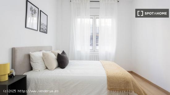 Habitación en piso compartido en barcelona. - BARCELONA