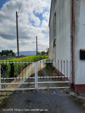 CASA ADOSADA CON FINCA EDIFICABLE PARA REFORMA INTEGRAL EN LA ZONA DE SANTA CECILIA, NARÓN - A CORU