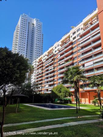 Piso con balcón y dos habitaciones en Avenida Francia - VALENCIA